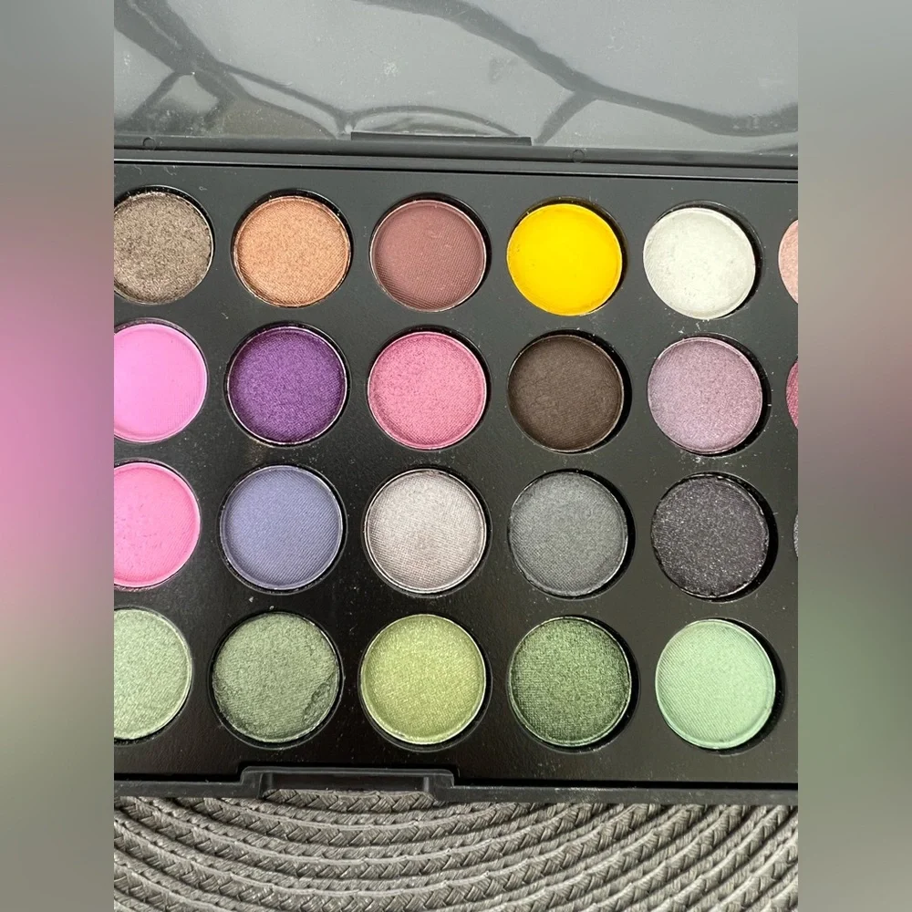 BH Cosmetics Party Girl Palette Eyeshadow Festival Rave Colorful